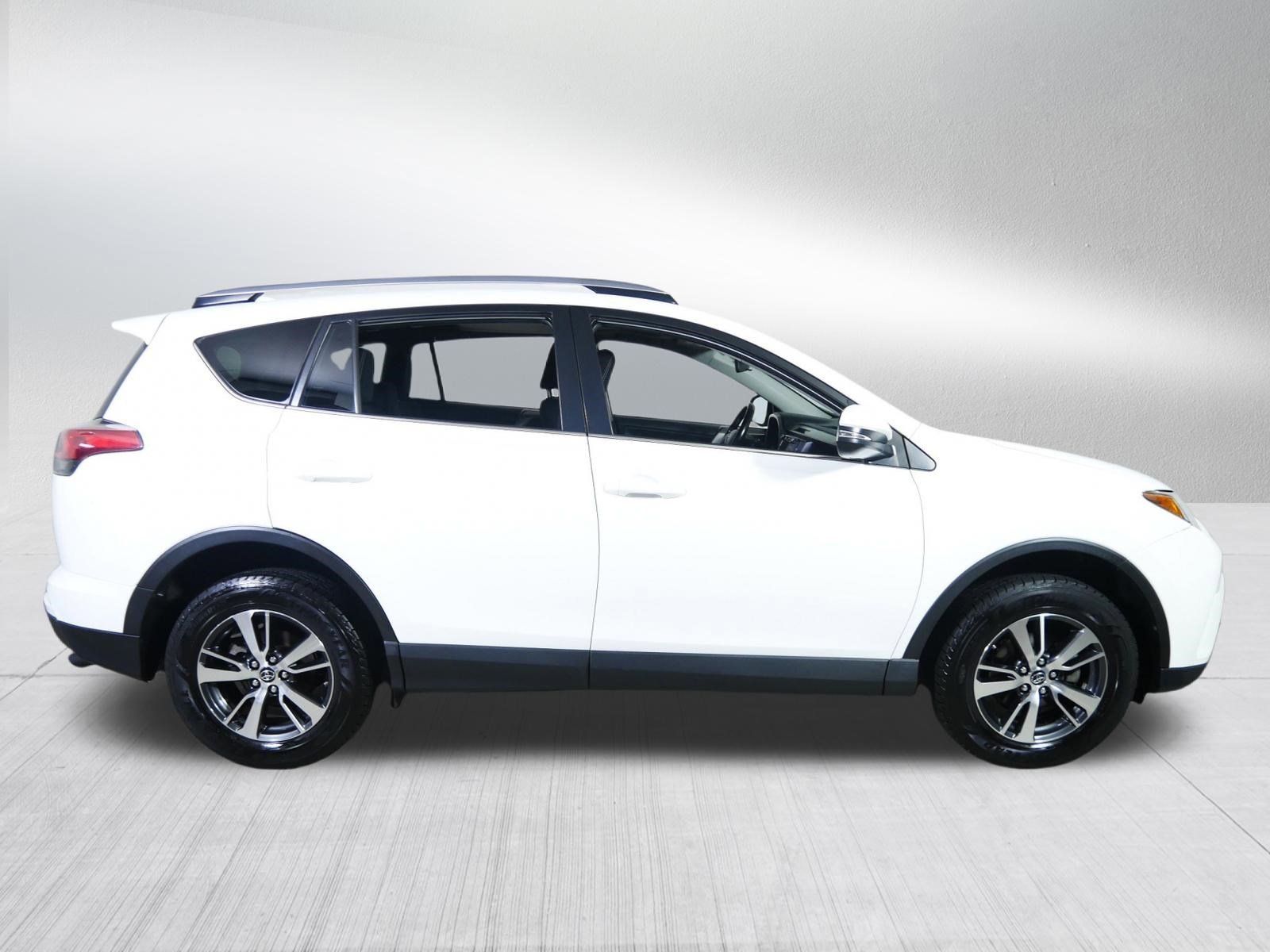 Used 2018 Super White Toyota XLE image 8