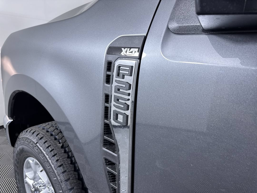 New 2026 Carbonized Gray Metallic Ford XLT image 25