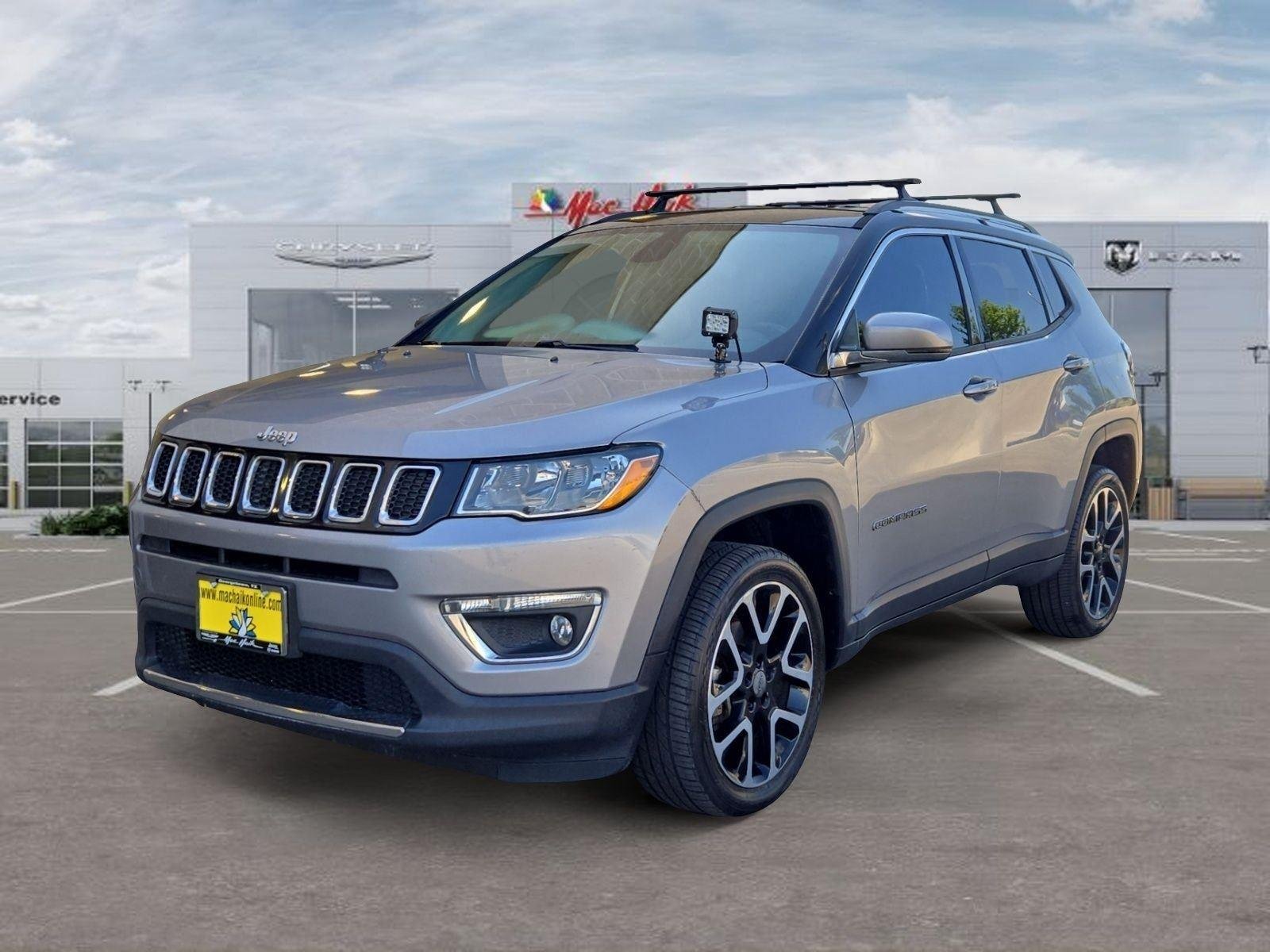 Used 2018 Billet Silver Metallic Clearcoat Jeep Limited image 1