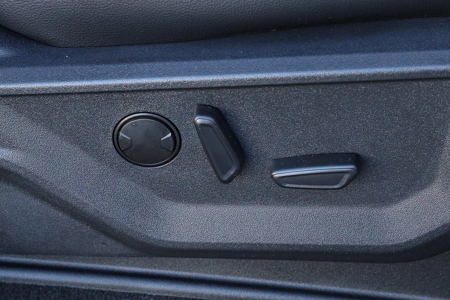 New 2026 Carbonized Gray Metallic Ford F-350® Lariat® image 45