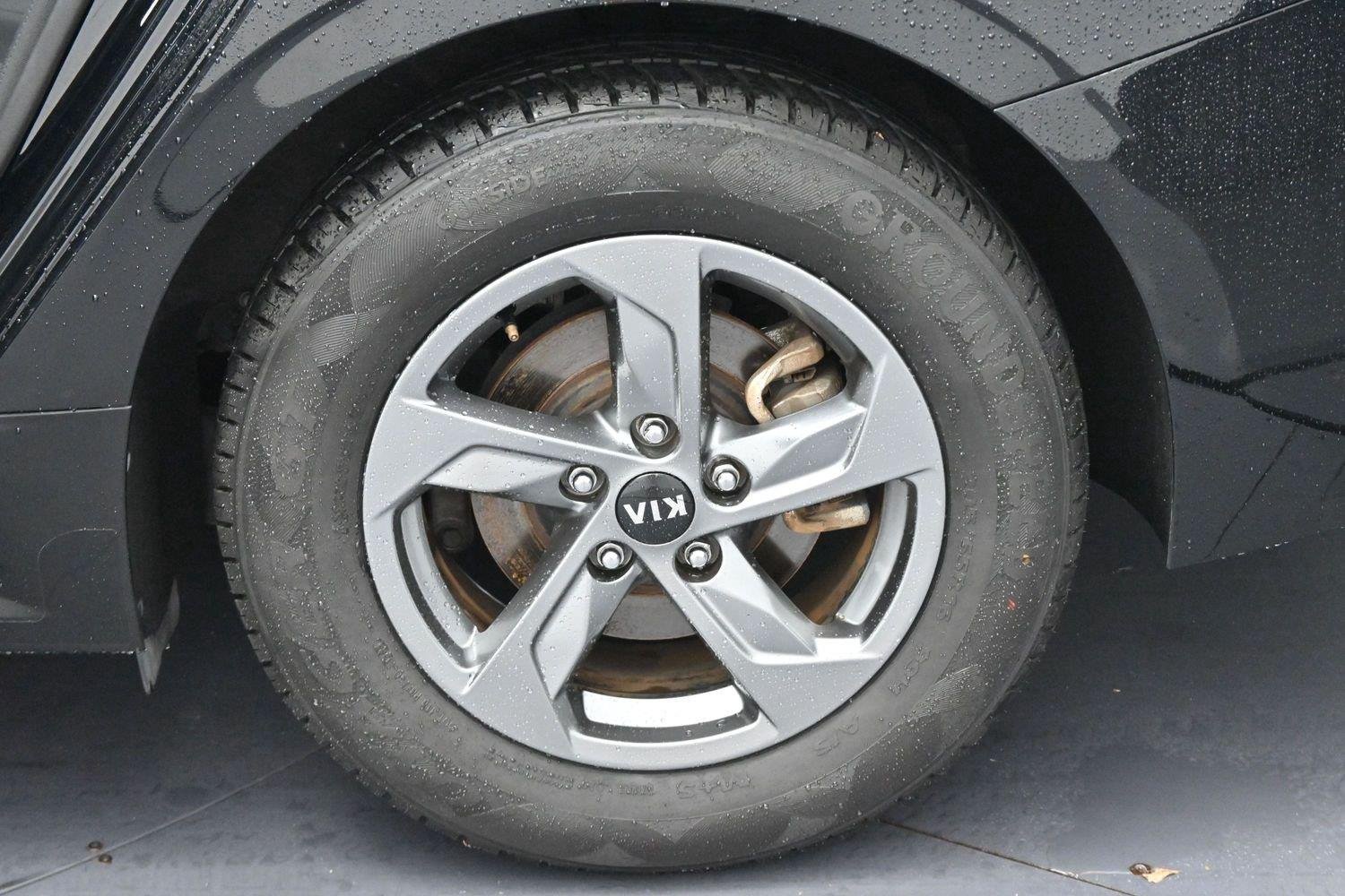 Used 2021 Ebony Black Kia LXS image 31