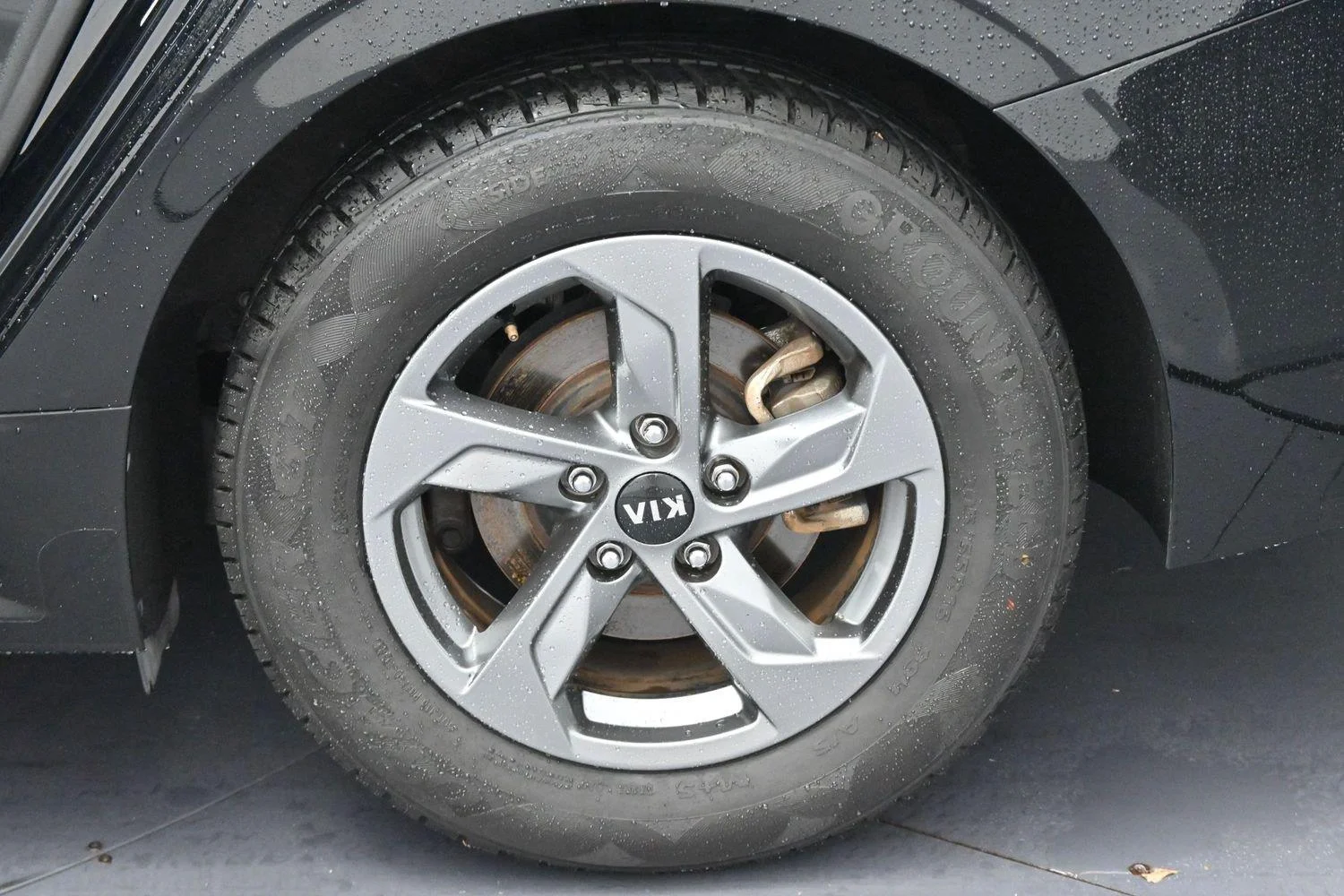 Used 2021 Ebony Black Kia LXS image 31
