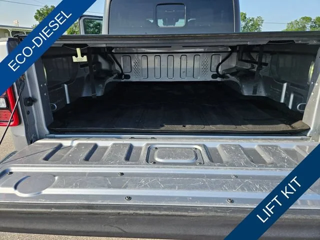 Used 2021 Silver Jeep Overland image 23
