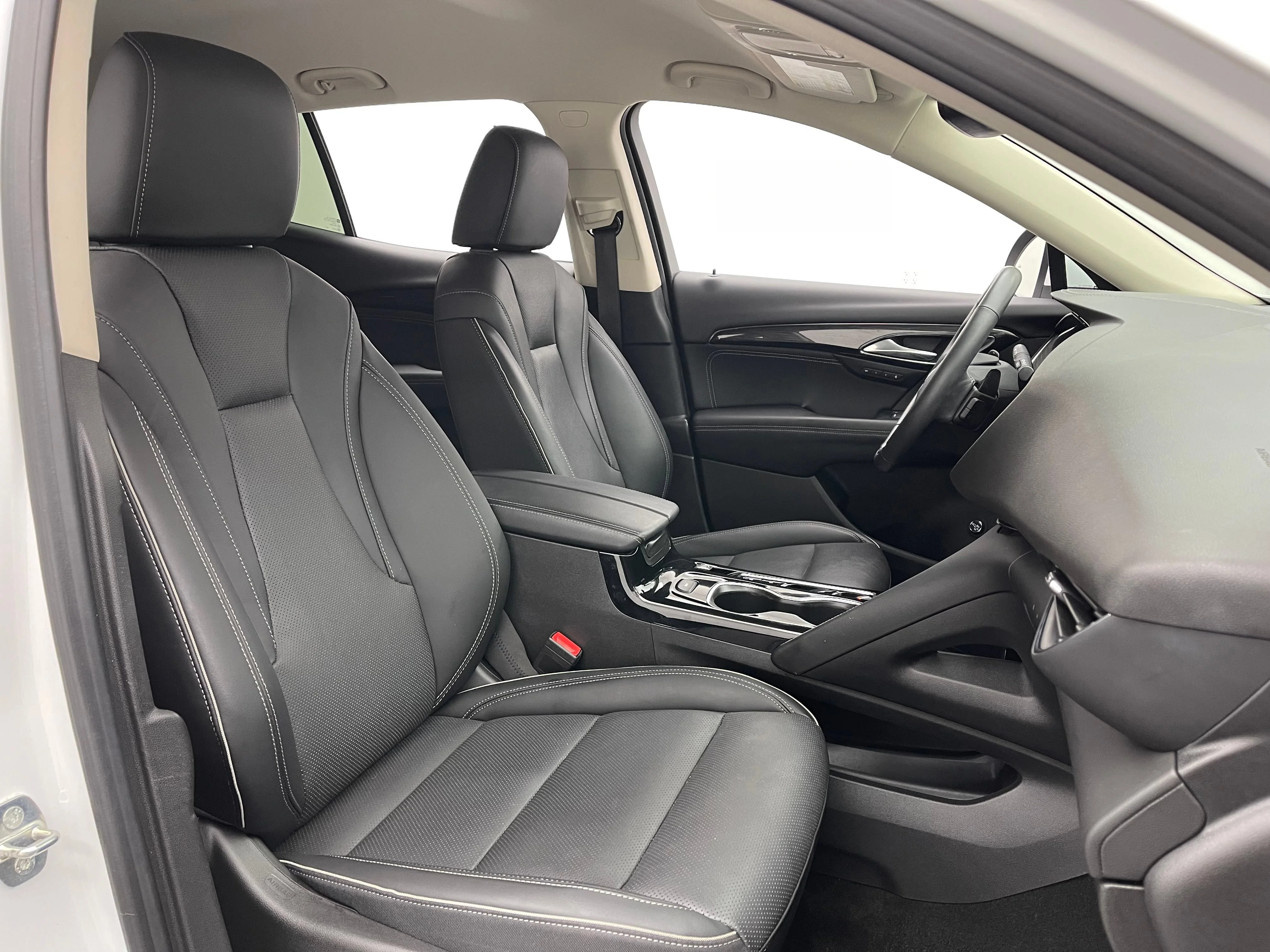Used 2023 Summit White Buick Essence image 33