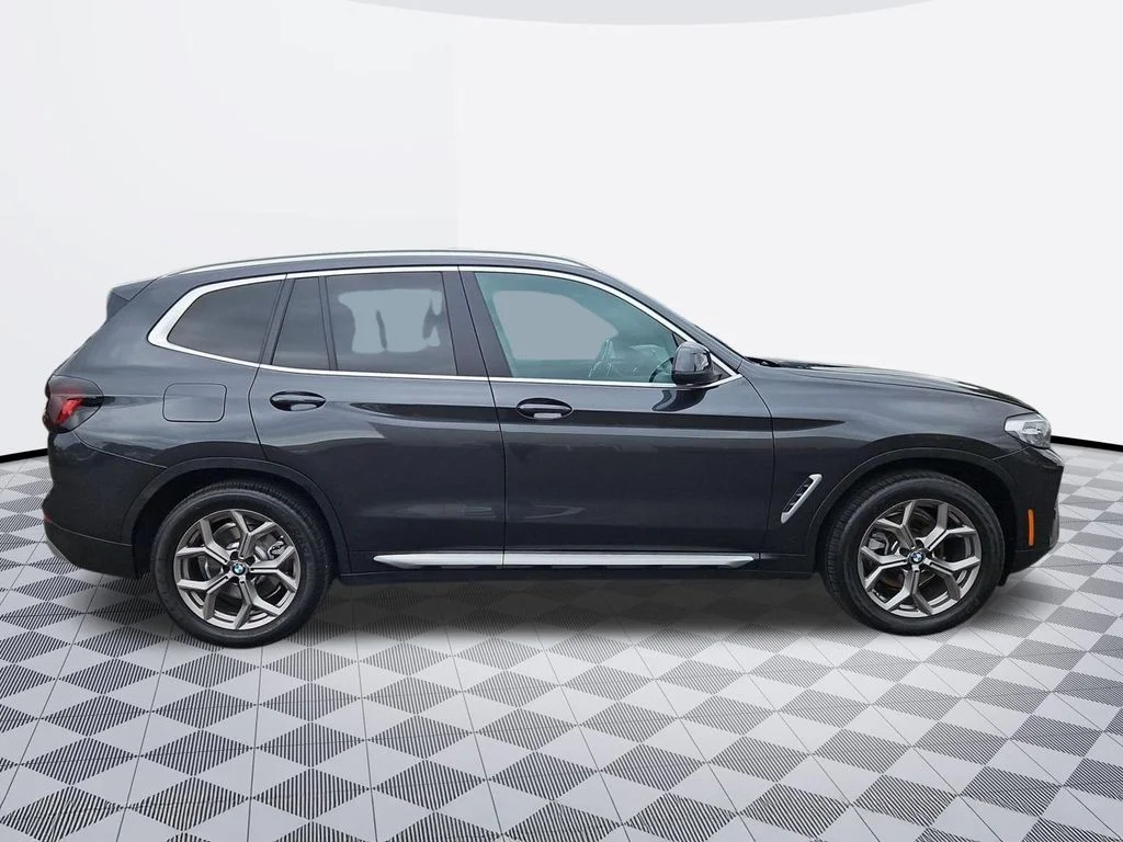 Used 2022 Dark Graphite Metallic BMW xDrive30i image 7