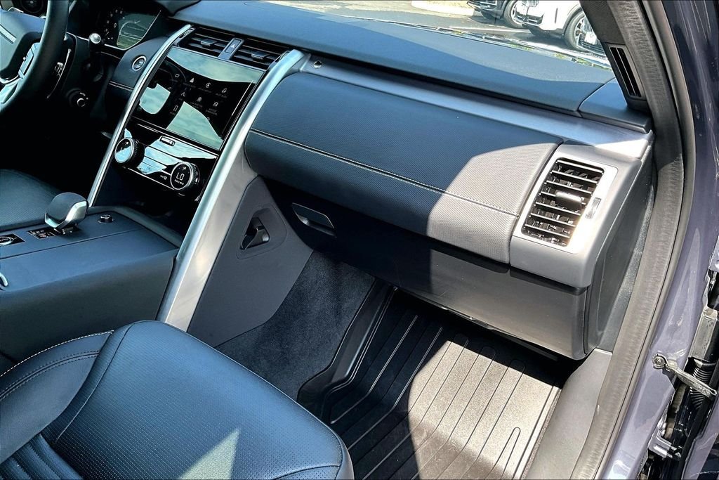 Used 2025 Blue Land Rover Dynamic SE image 16