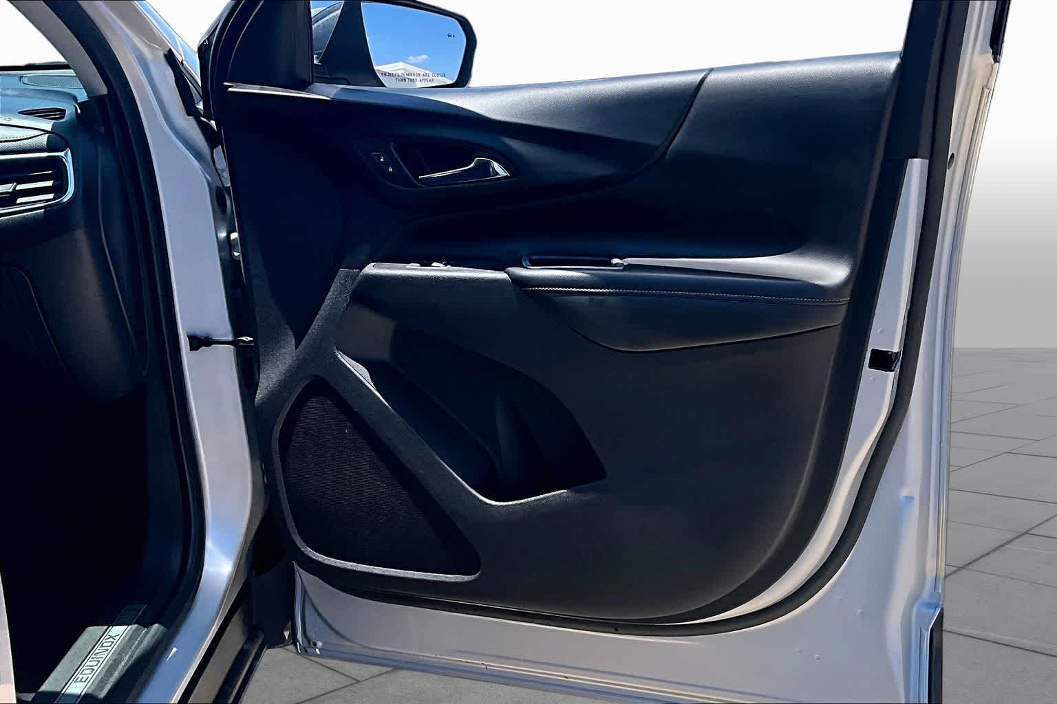 Used 2018 Silver Ice Metallic Chevrolet Premier image 23