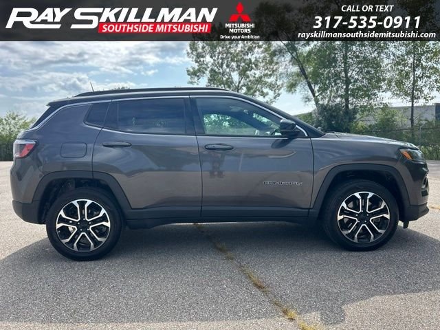 Used 2024 Gray Jeep Limited image 4