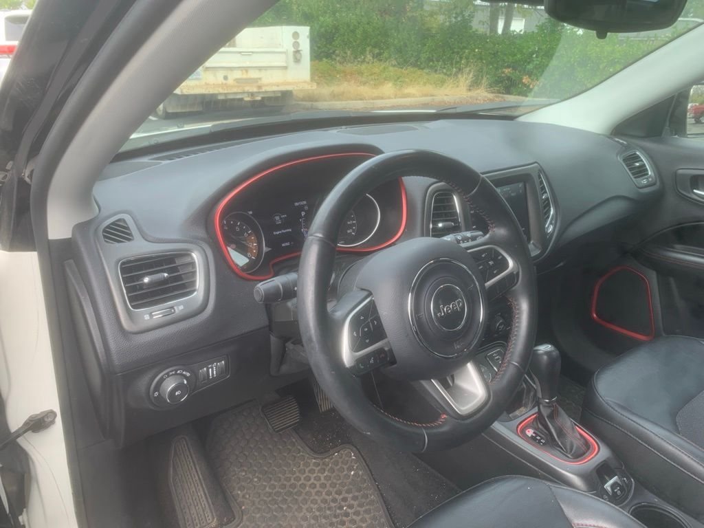 Used 2019 White Clearcoat Jeep Trailhawk image 12