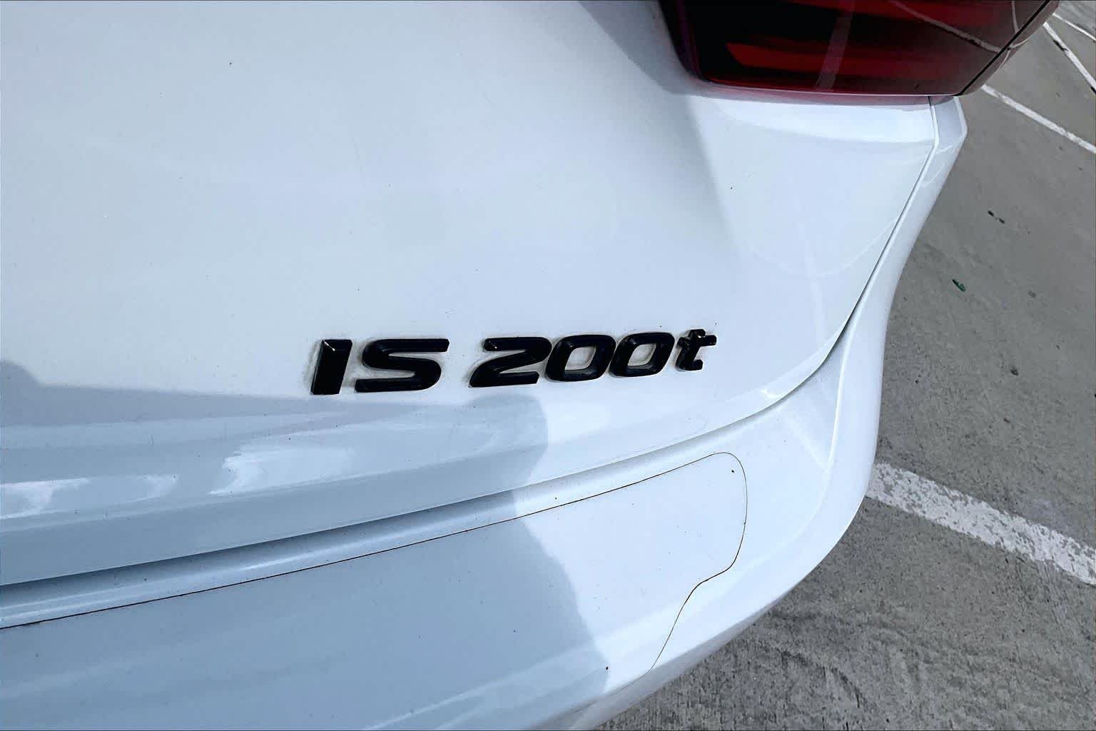 Used 2016 Ultra White Lexus  image 29