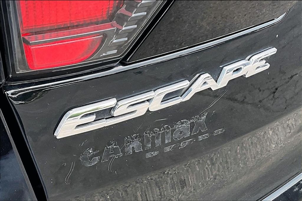 Used 2018 Shadow Black Ford SE image 6