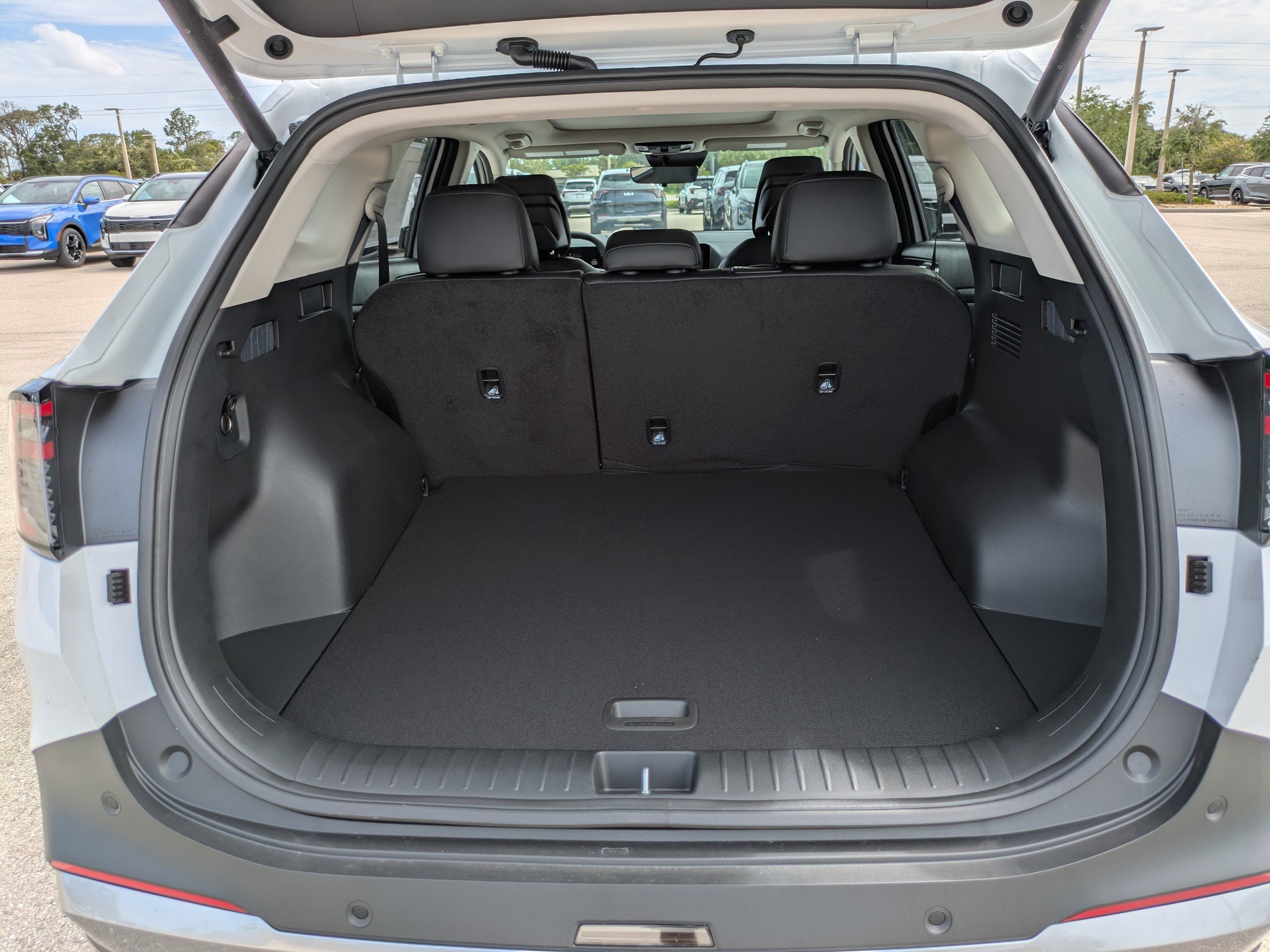 New 2026 Glacial White Pearl Kia EX image 14