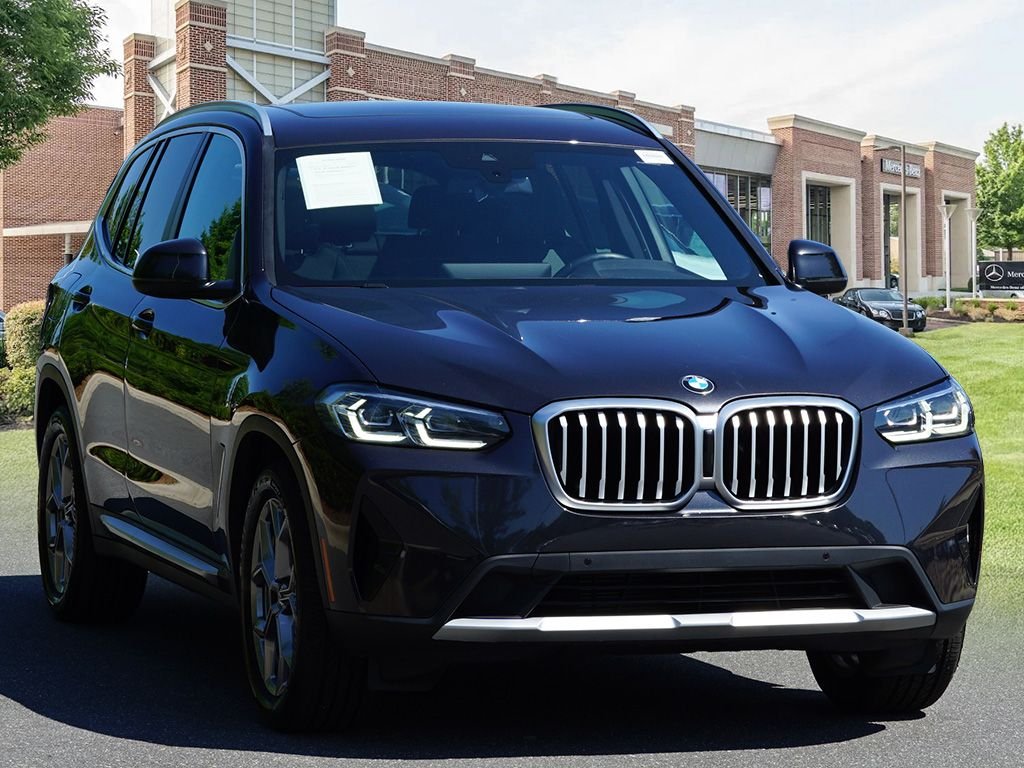 Used 2023 Dark Graphite BMW sDrive30i image 3
