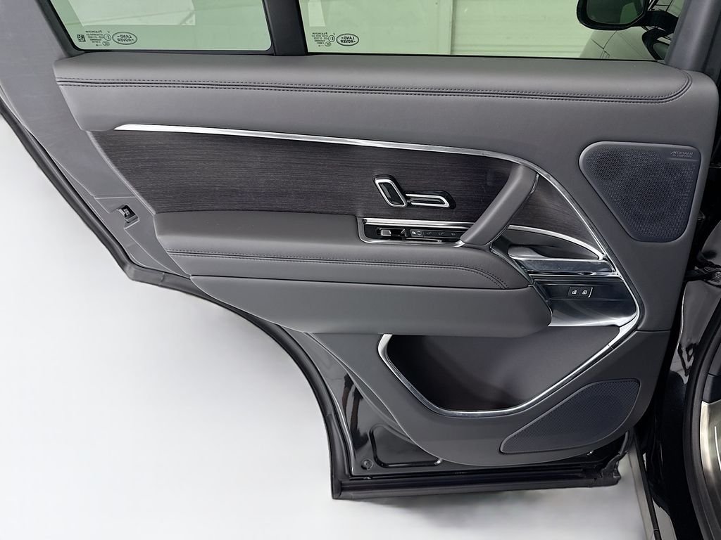 New 2026 Santorini Black Land Rover SE image 25