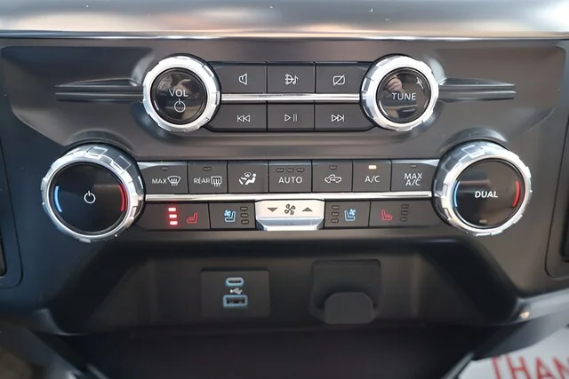 Used 2022 Red Metallic Ford Lariat image 21