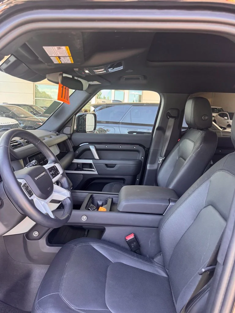 Used 2024 Black Land Rover X-Dynamic SE image 8