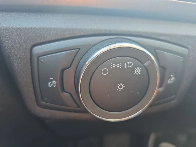 Used 2018 Silver Ford SE image 25