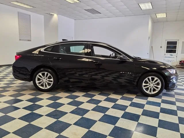 Used 2018 MOSAIC BLACK METALLIC Chevrolet LT image 9