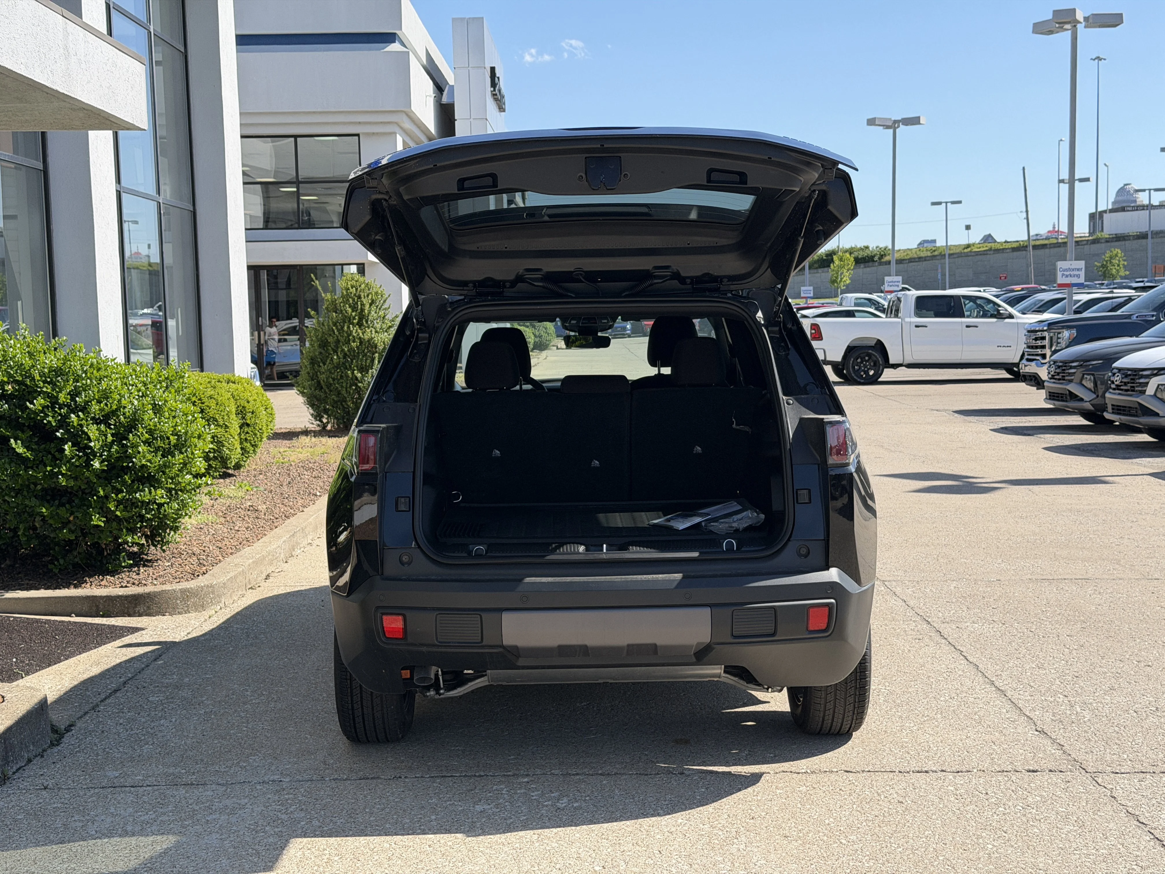 New 2026 Diamond Black Crystal Pearlcoat Jeep Laredo image 11