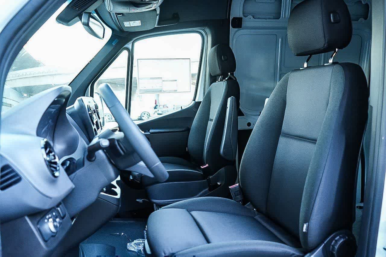 New 2026 Arctic White Mercedes-Benz Cargo 170WB High Roof RWD 2.0L I4 Diesel Turbo SO image 15