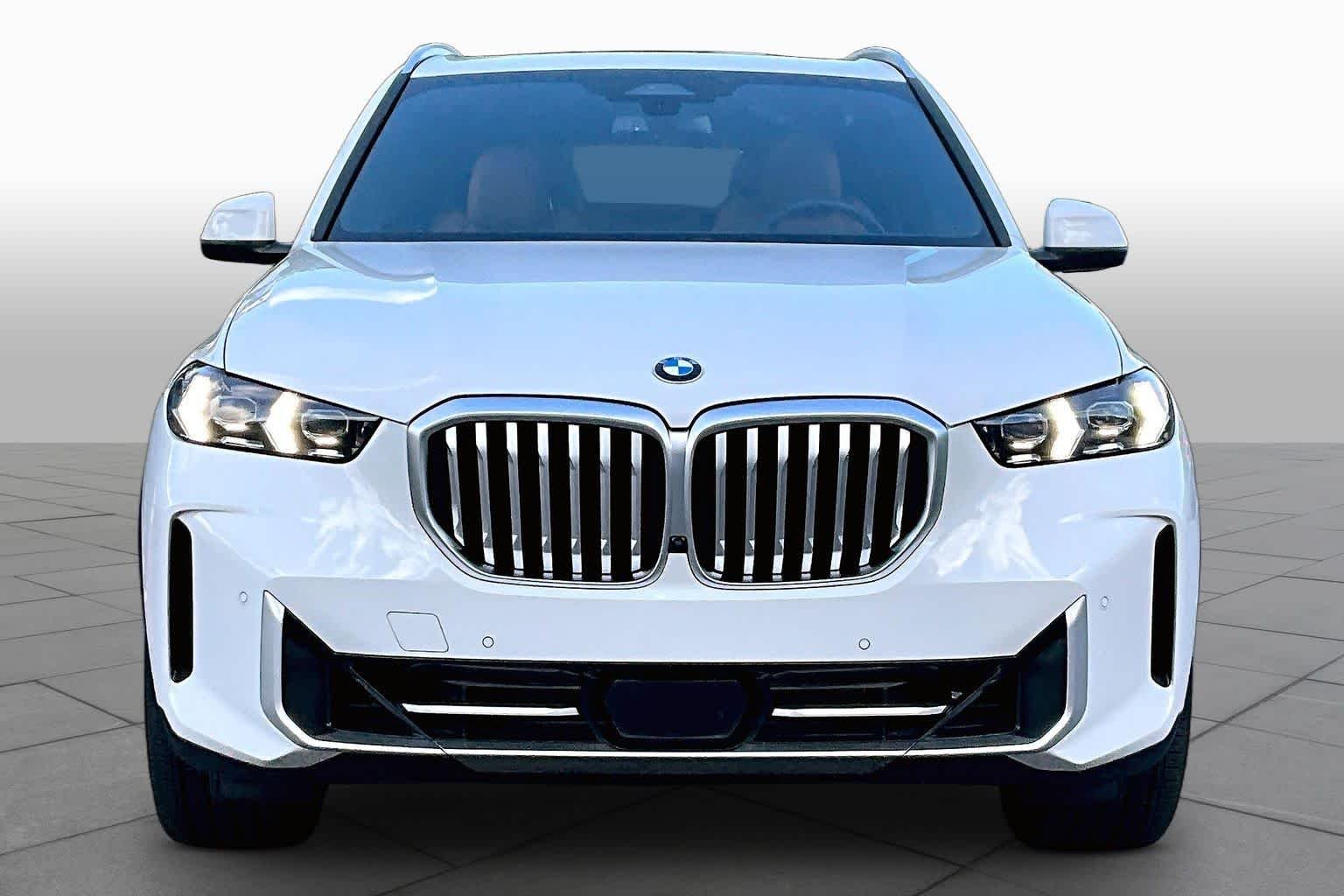 Certified Used 2024 Alpine White BMW sDrive40i image 4