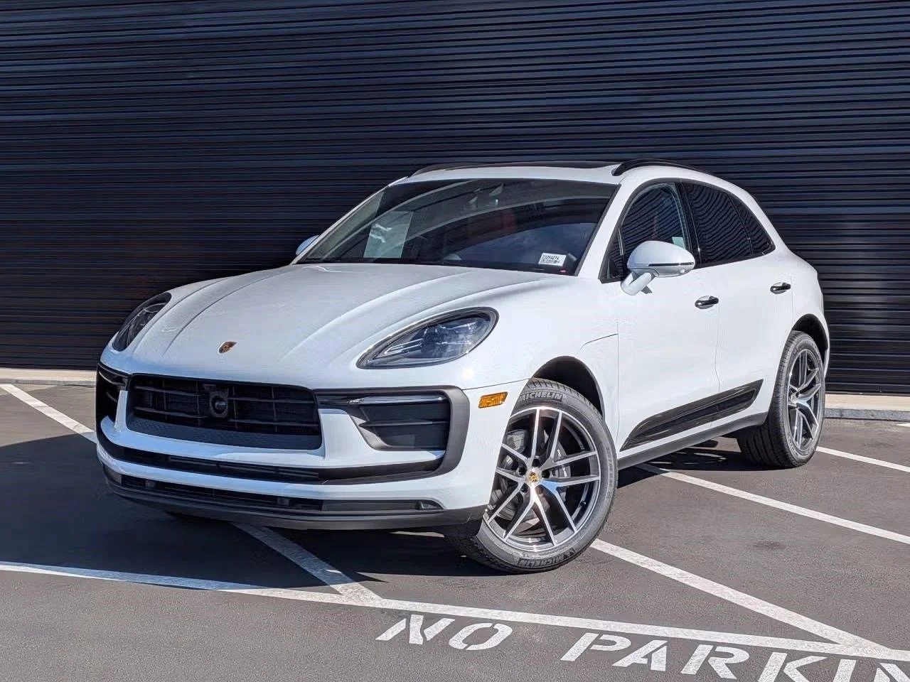 2025 Porsche Macan's photo
