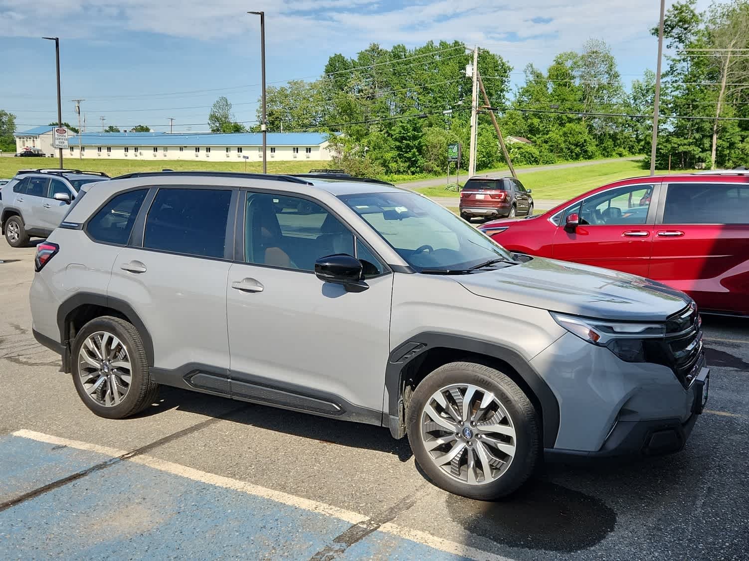 Used 2025 River Rock Pearl Subaru Touring image 4