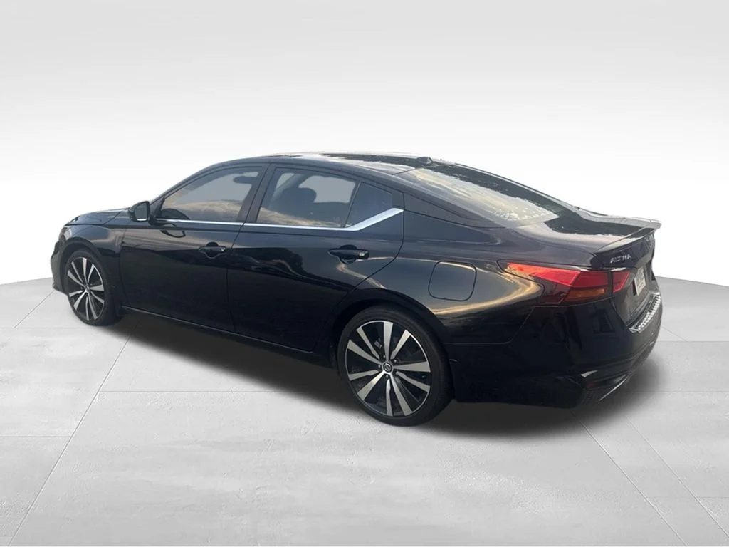 Used 2021 Black Nissan 2.5 SR image 3