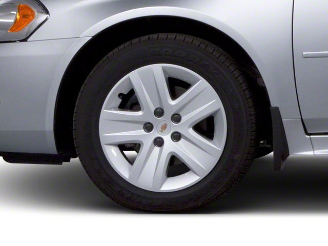 Used 2010 Summit White Chevrolet LS image 14