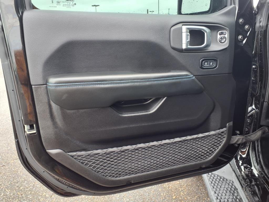 Used 2024 Black Clearcoat Jeep High Altitude image 4
