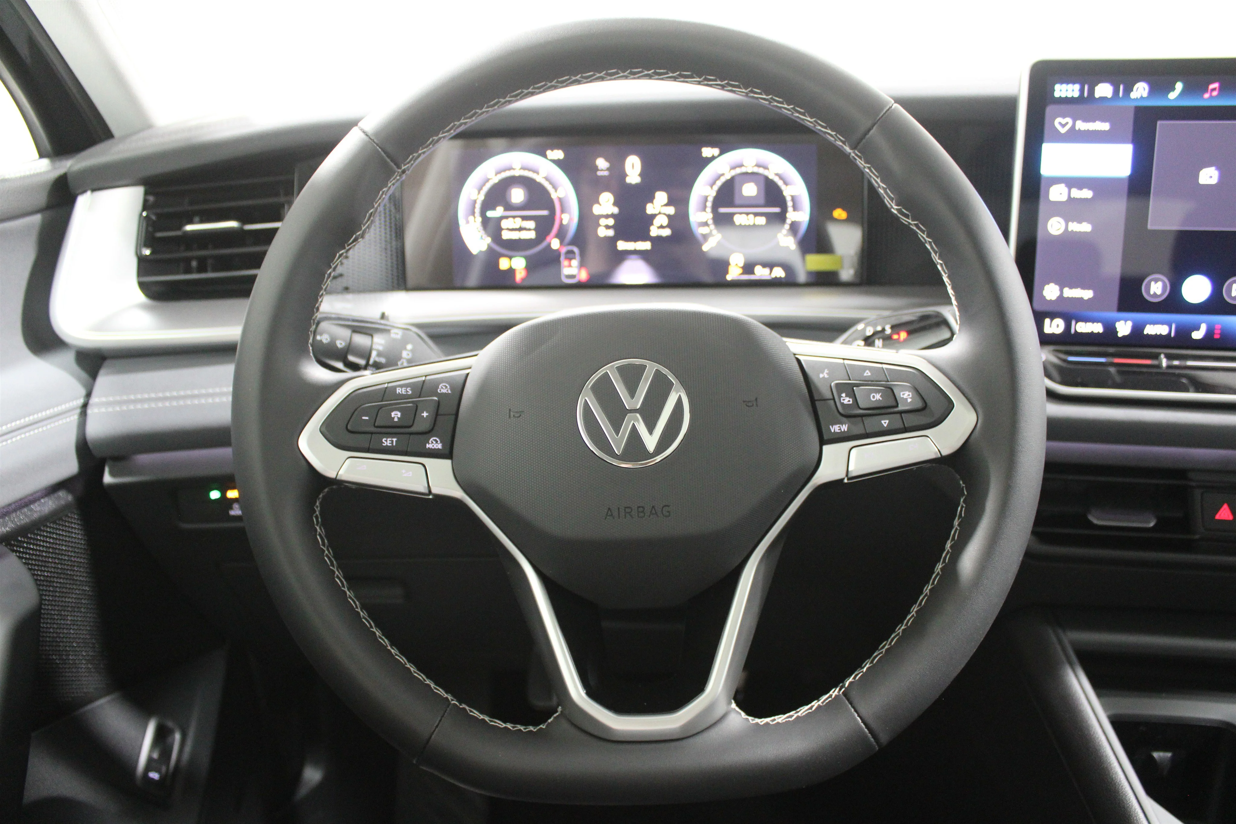 New 2026 Platinum Gray Metallic Volkswagen SE image 9