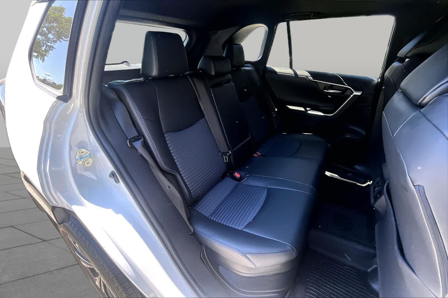 Used 2024 Wind Chill Pearl/Midnight Black Metallic Toyota Hybrid XSE image 21
