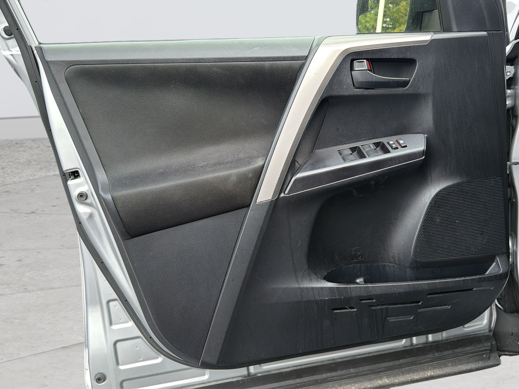 Used 2018 Silver Toyota LE image 24