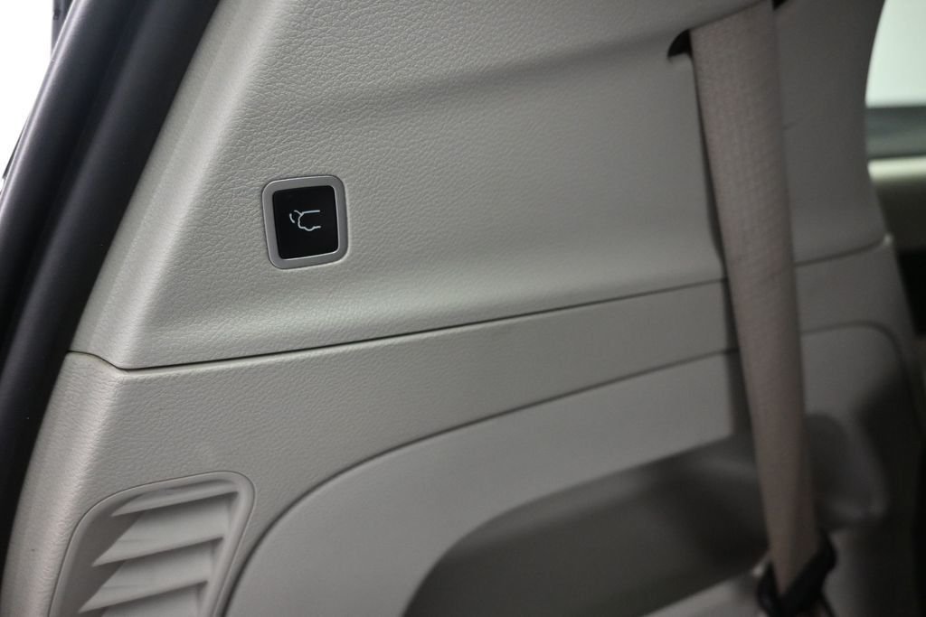 Used 2024 Silver Chrysler Touring L image 14