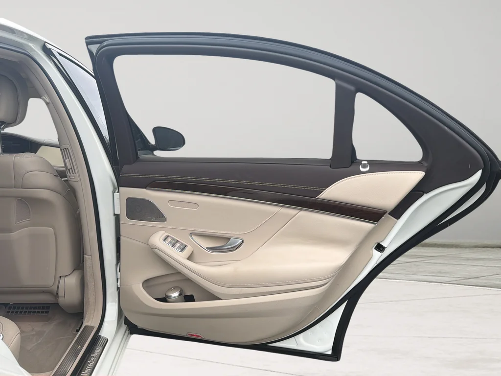 Used 2019 designo Diamond White Mercedes-Benz S 450V image 17