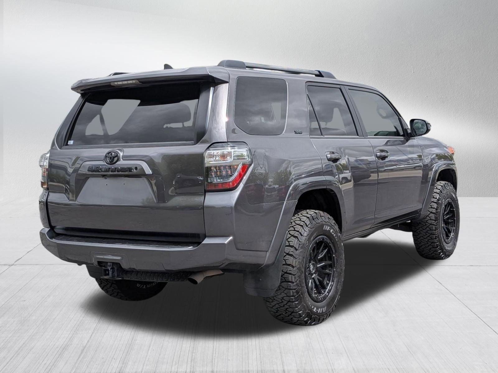 2020 Toyota 4Runner SR5 - Photo 5