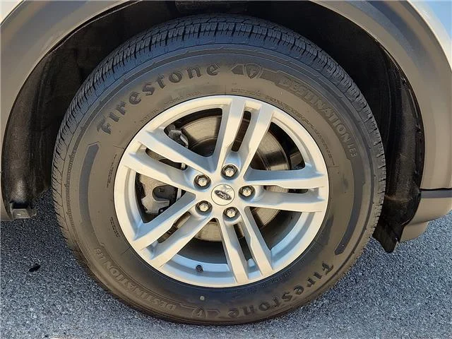 Used 2023 Silver Ford XLT 4x2 image 7