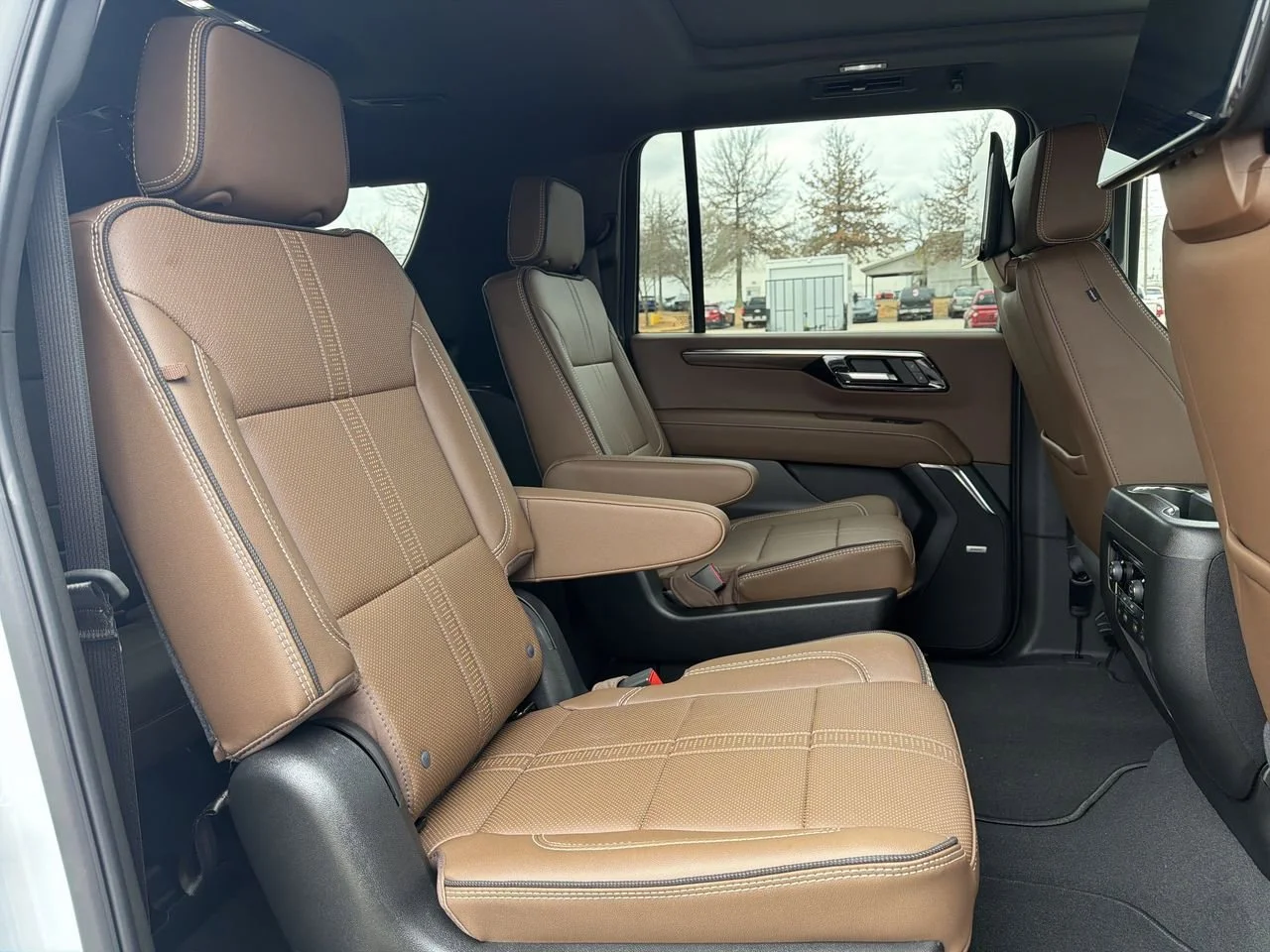 New 2026 Polar White Tricoat Chevrolet High Country image 22