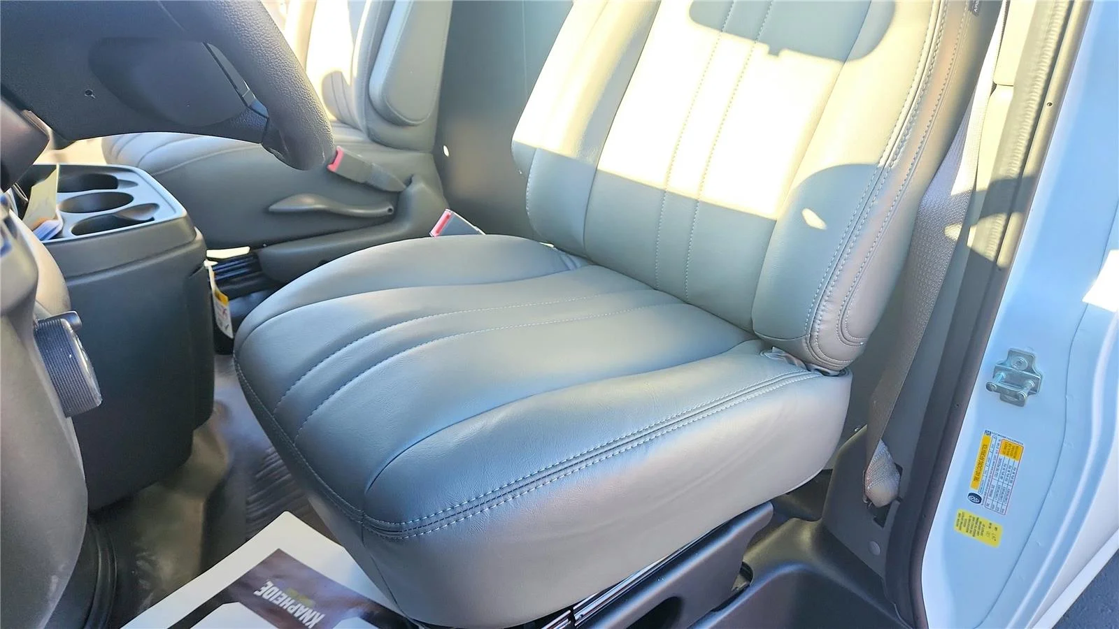 2025 Chevrolet Express Cargo Work Van - Photo 27