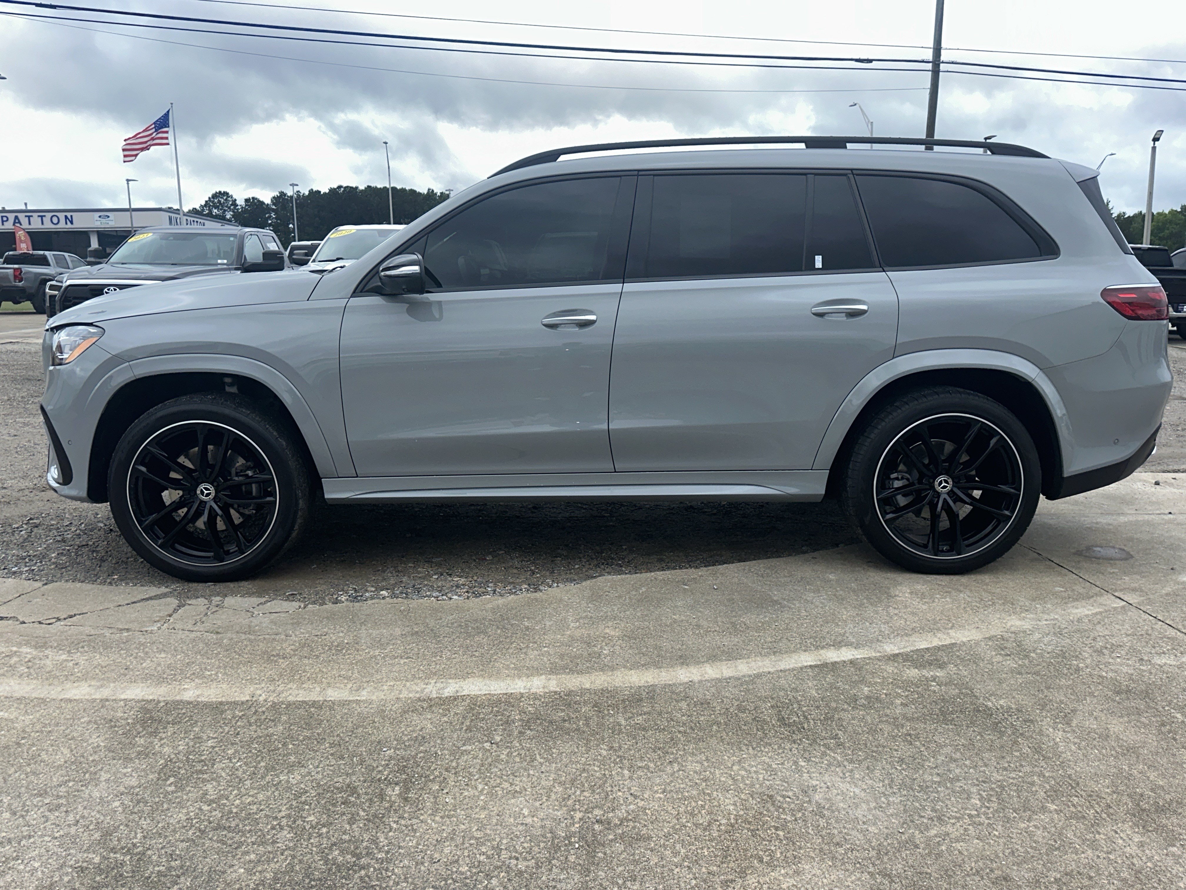 Used 2025 Gray Mercedes-Benz GLS 450 image 9
