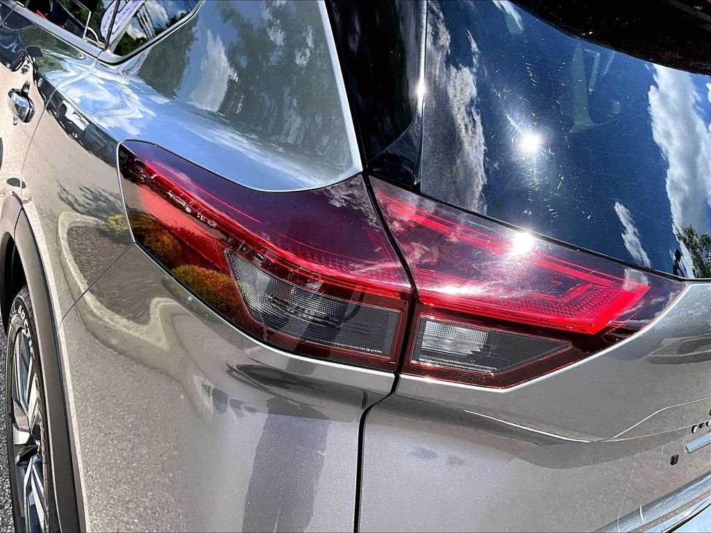 Used 2023 Gray Nissan SL image 33