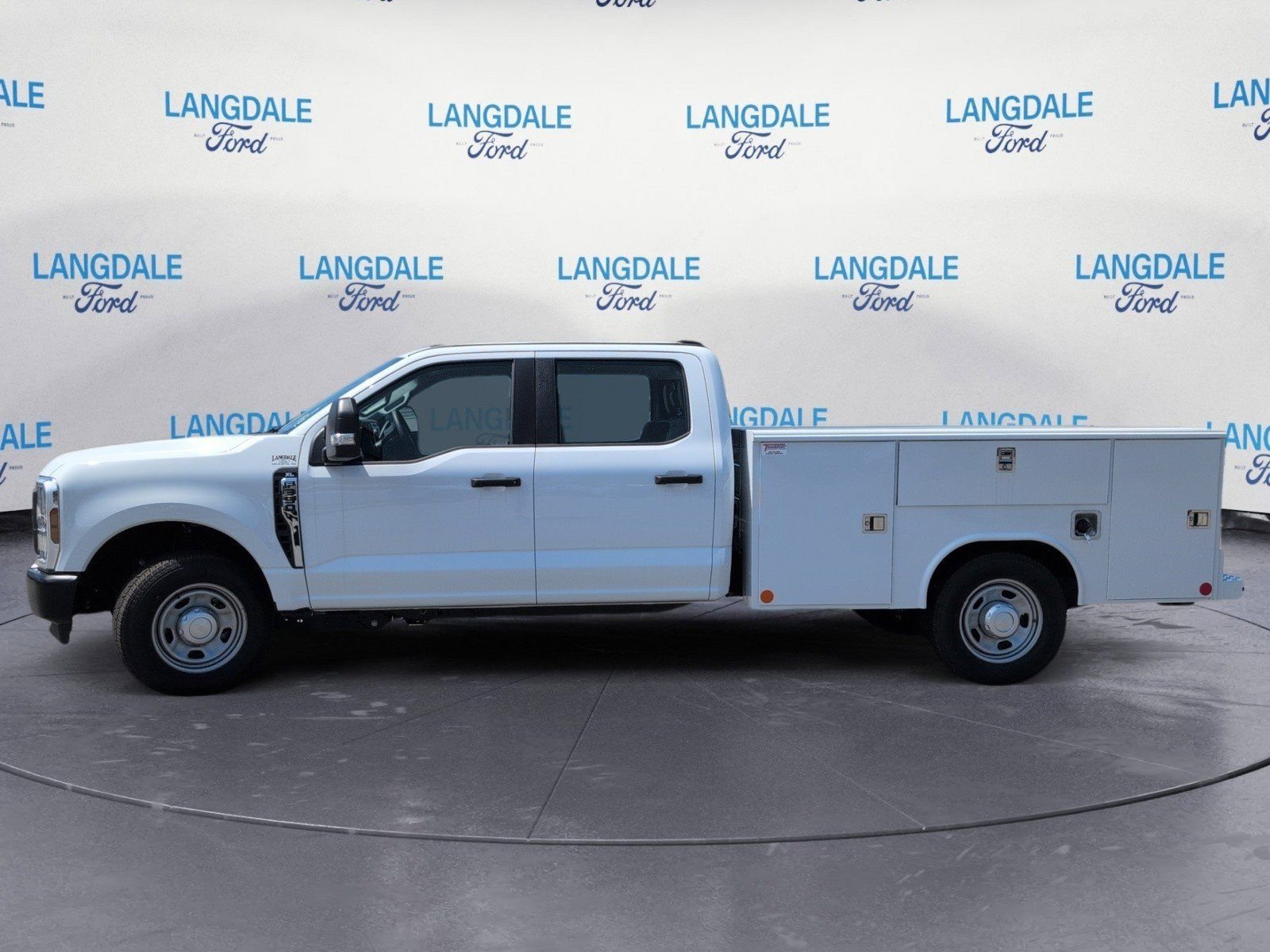 2025 Ford F-350 Super Duty Chassis Cab XL - Photo 10