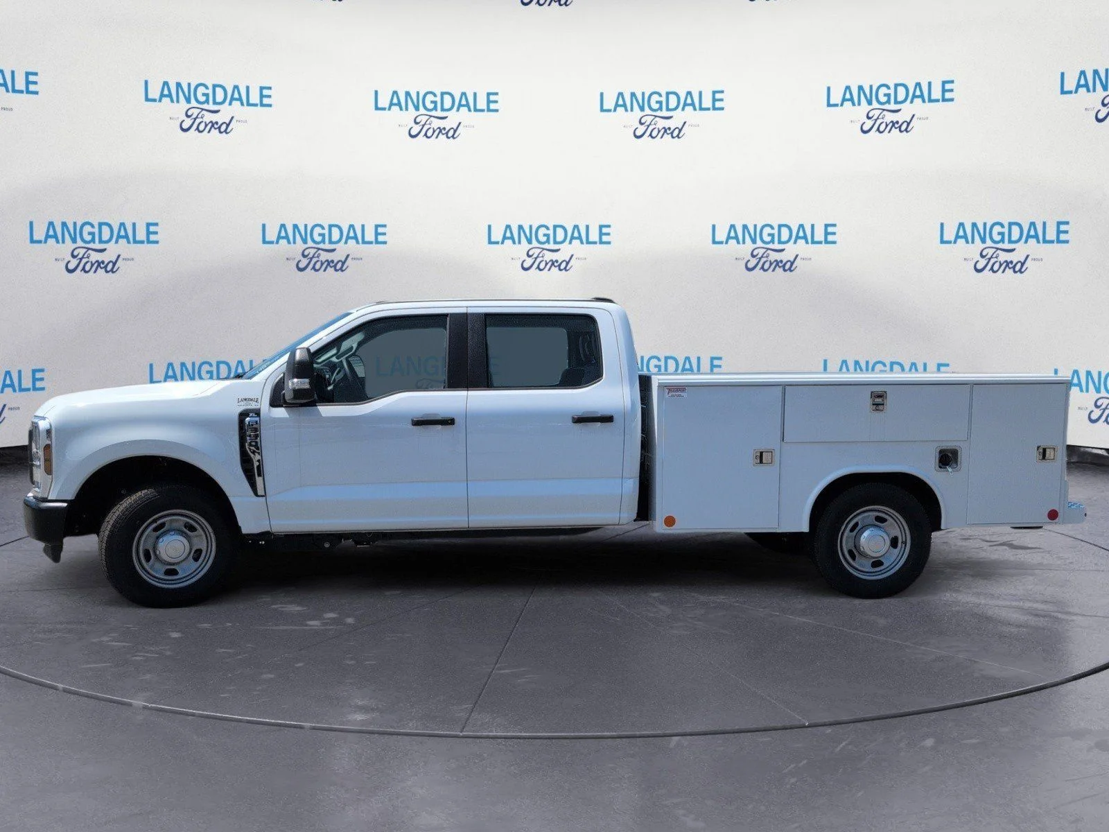 2025 Ford F-350 Super Duty Chassis Cab XL - Photo 10
