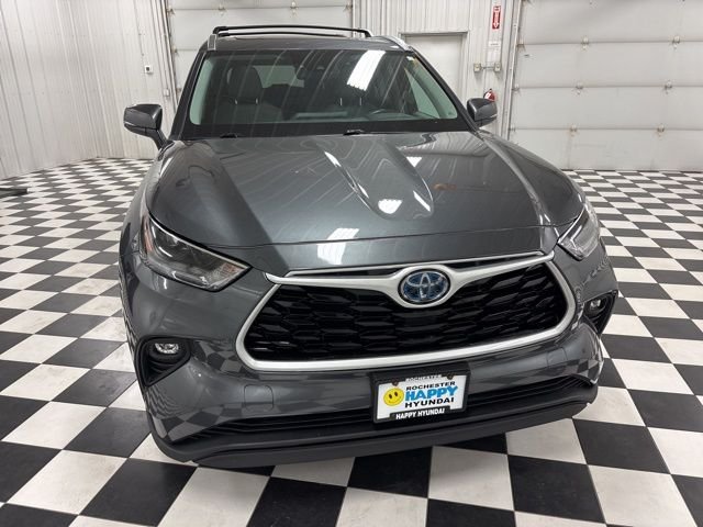 Used 2021 Toyota Highlander XLE with VIN 5TDGBRCH3MS516502 for sale in Rochester, Minnesota