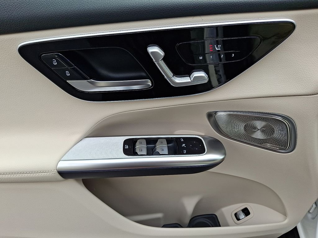 New 2026 Polar White Mercedes-Benz GLC 300 image 12