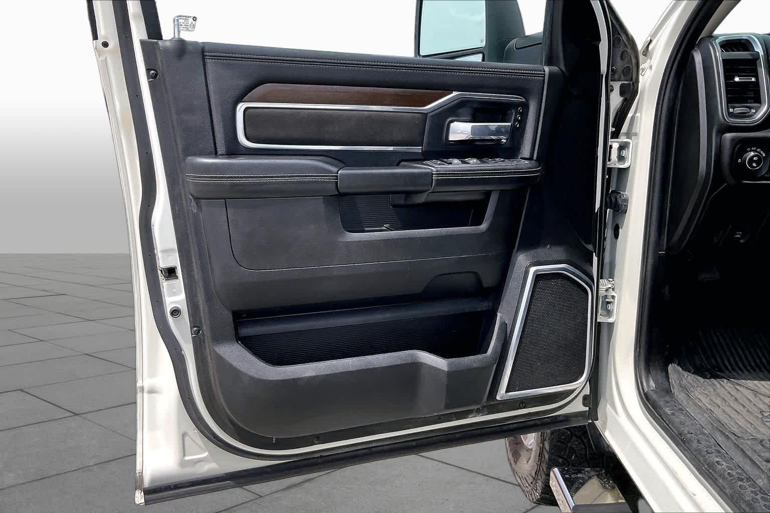 Used 2024 Pearl White Ram Laramie image 22