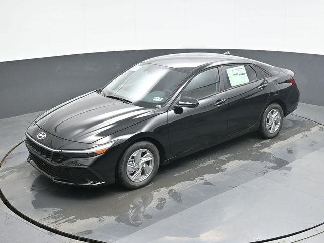 New 2026 Black Hyundai SE image 13