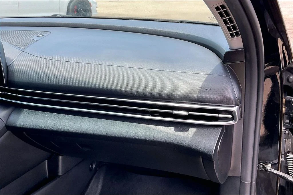 Used 2022 Black Hyundai SEL image 21