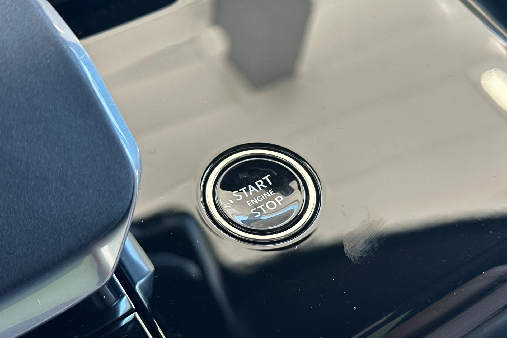 New 2026 Borasco Grey Land Rover SE image 24
