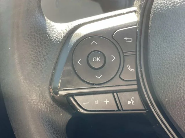 Used 2020 White Toyota LE image 14